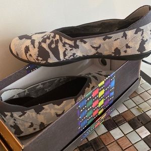 Bernie mev camouflage style loafers, brand new never worn. Clean material.